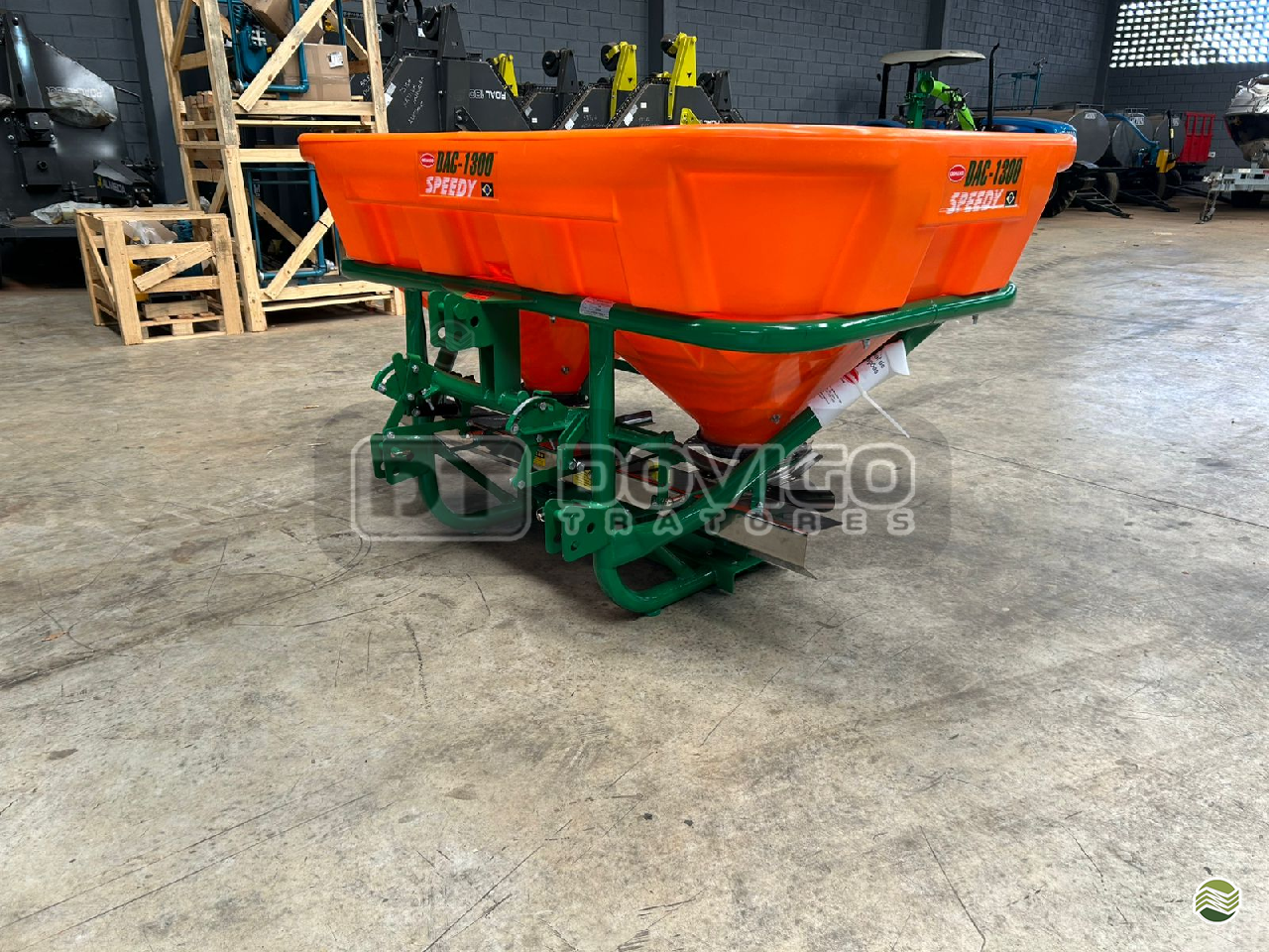 Semeadeira/Adubadeira e Calcareadeira dupla nova Marca: Cremasco Modelo: DAC 1300 Speedy com capacidade para 1.800 KG