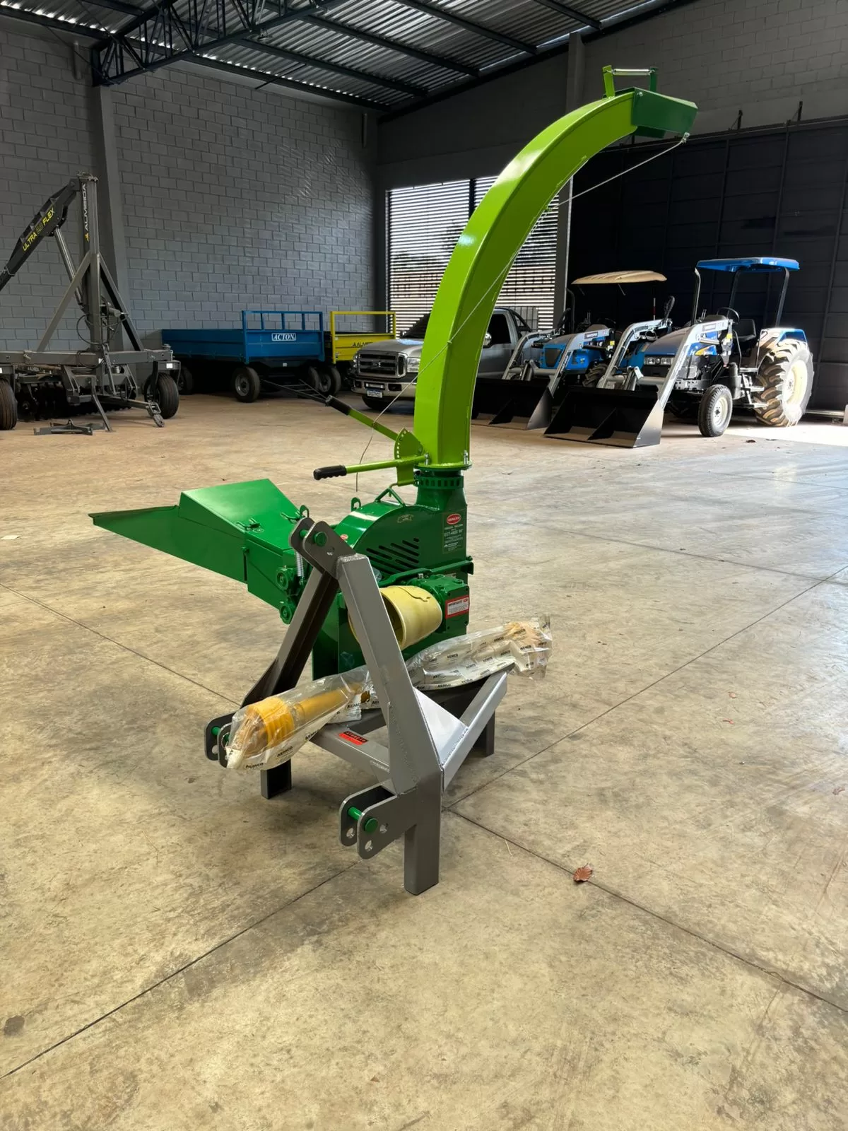 Ensiladeira/ Picadeira >nova Marca: Cremasco Modelo: ECT 4800 para trator