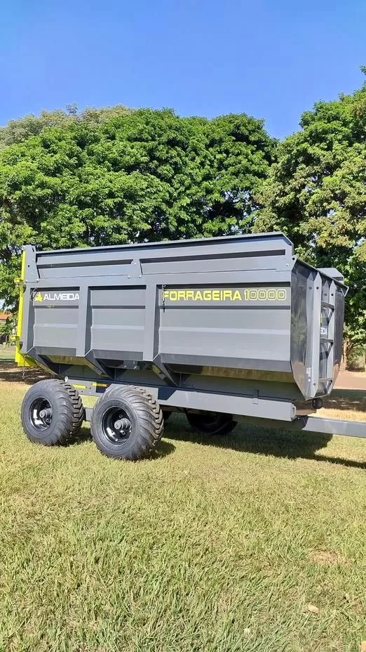 Carreta Forrageira basculante hidráulica >nova Marca: Almeida Modelo: 10000 para 10m³ eixo tandem