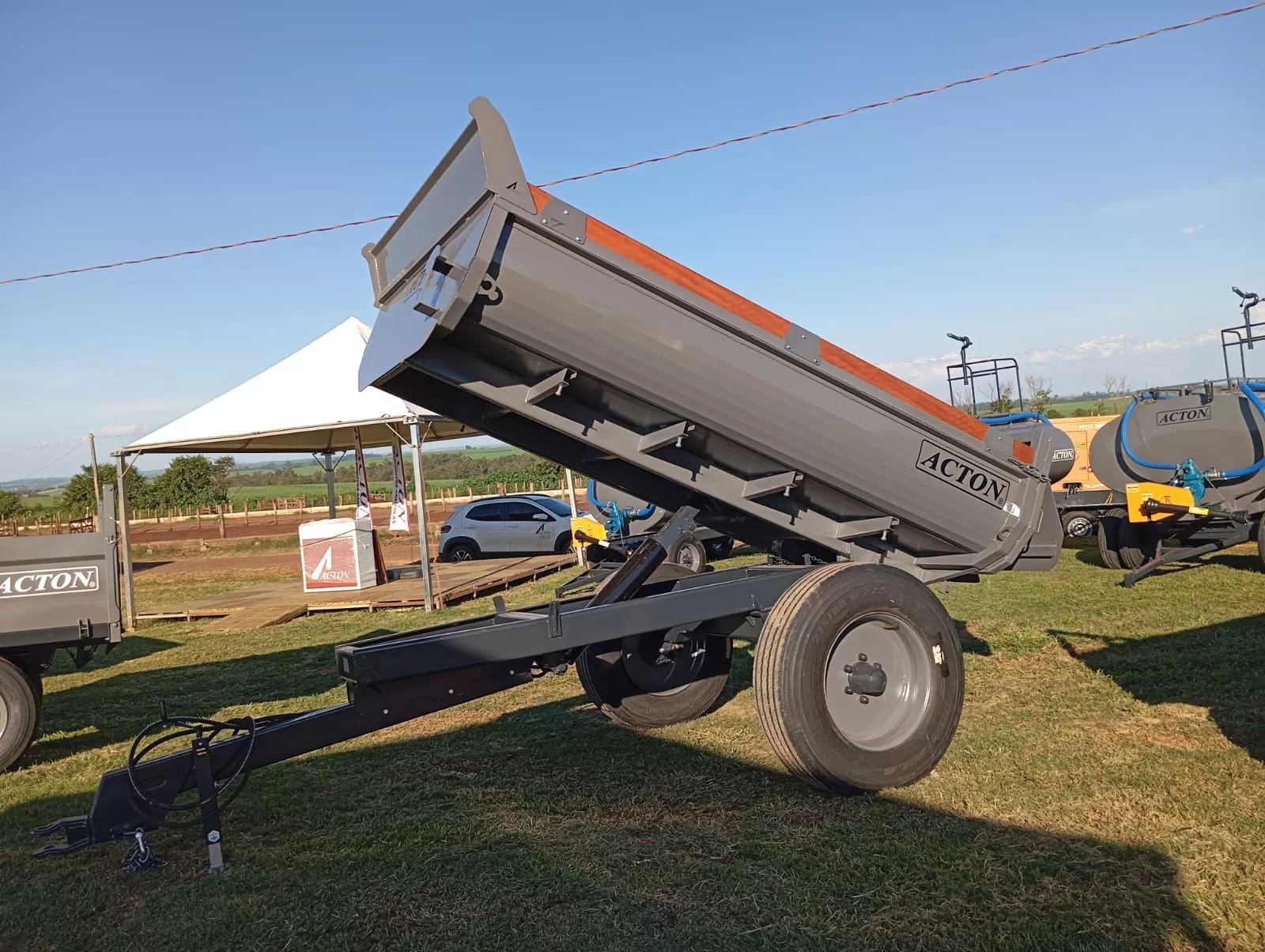 Carreta metálica (nova) Marca: Acton Modelo: CBMH 6000 Multi-uso basculante hidráulica no pistão ideal para entulhos,pedras e demais pontos