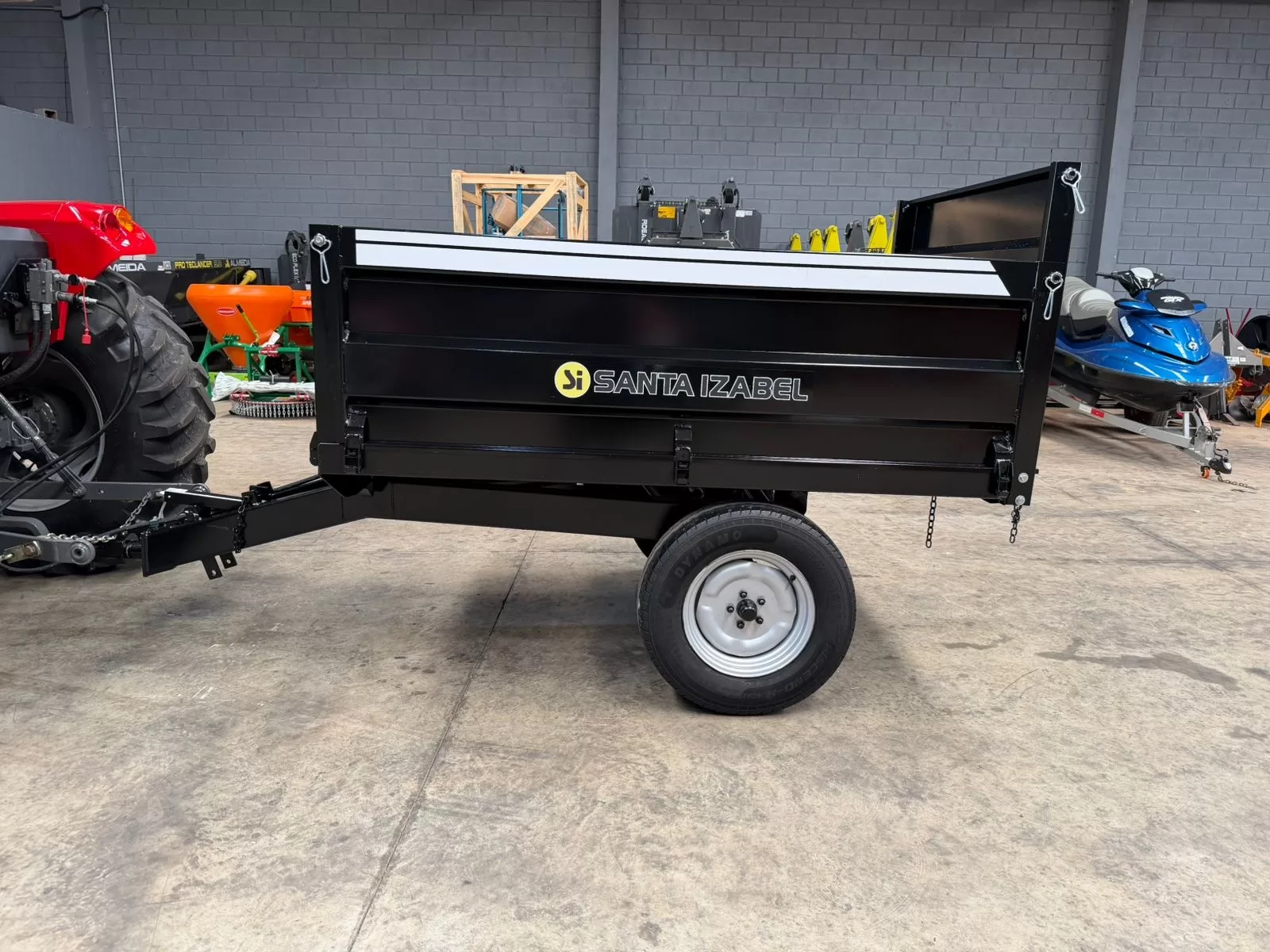 Carreta agrícola metálica basculante hidráulica >nova para Trator , Marca: Santa Izabel Modelo: CBH 2000 basculante hidráulica por pistão com capacidade para 2 toneladas