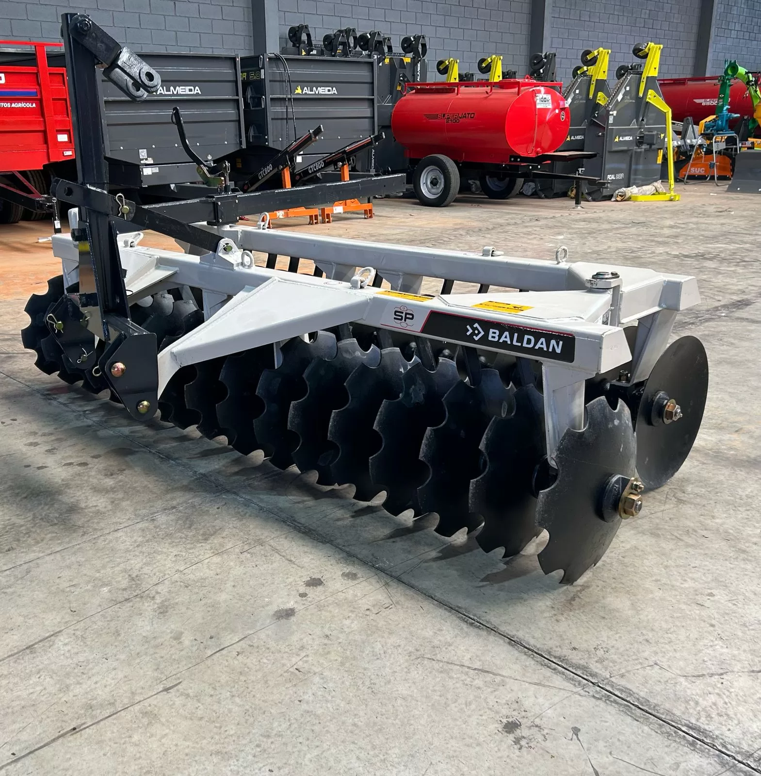 Grade Niveladora >nova Marca: Baldan Modelo: SP/Super Peixe de 32 discos sendo 32×20”x170mm