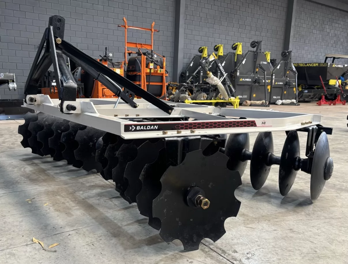 Grade Niveladora Hidráulica>nova Marca: Baldan Modelo: HI 24×18” de 24 discos