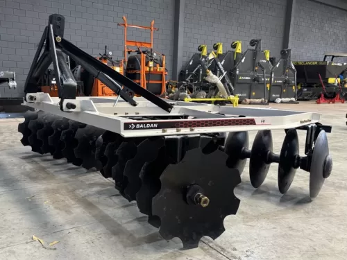 Grade Niveladora Hidráulica>nova Marca: Baldan Modelo: HI 24×18” de 24 discos