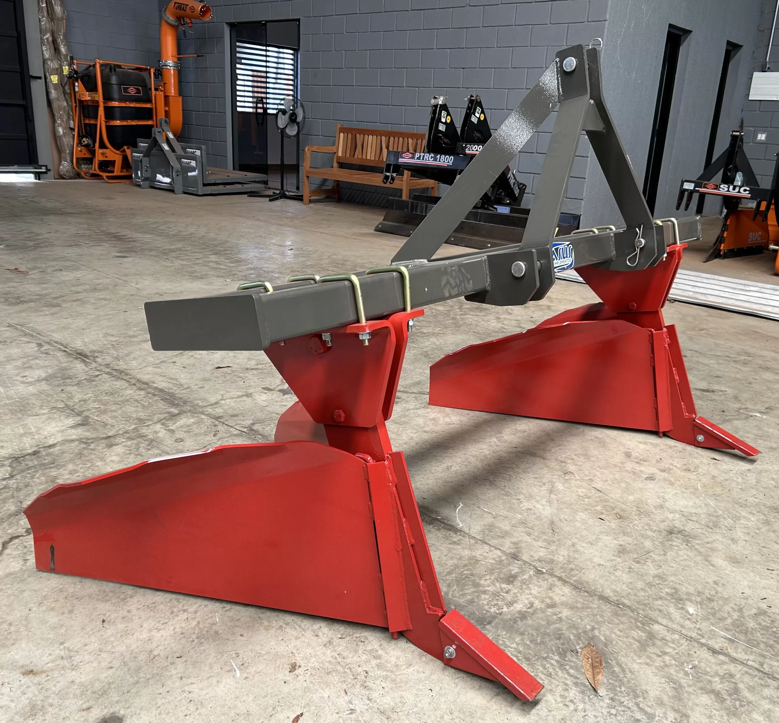 Sulcador hidráulico >novo reforçado Marca: Asus de 2 linhas