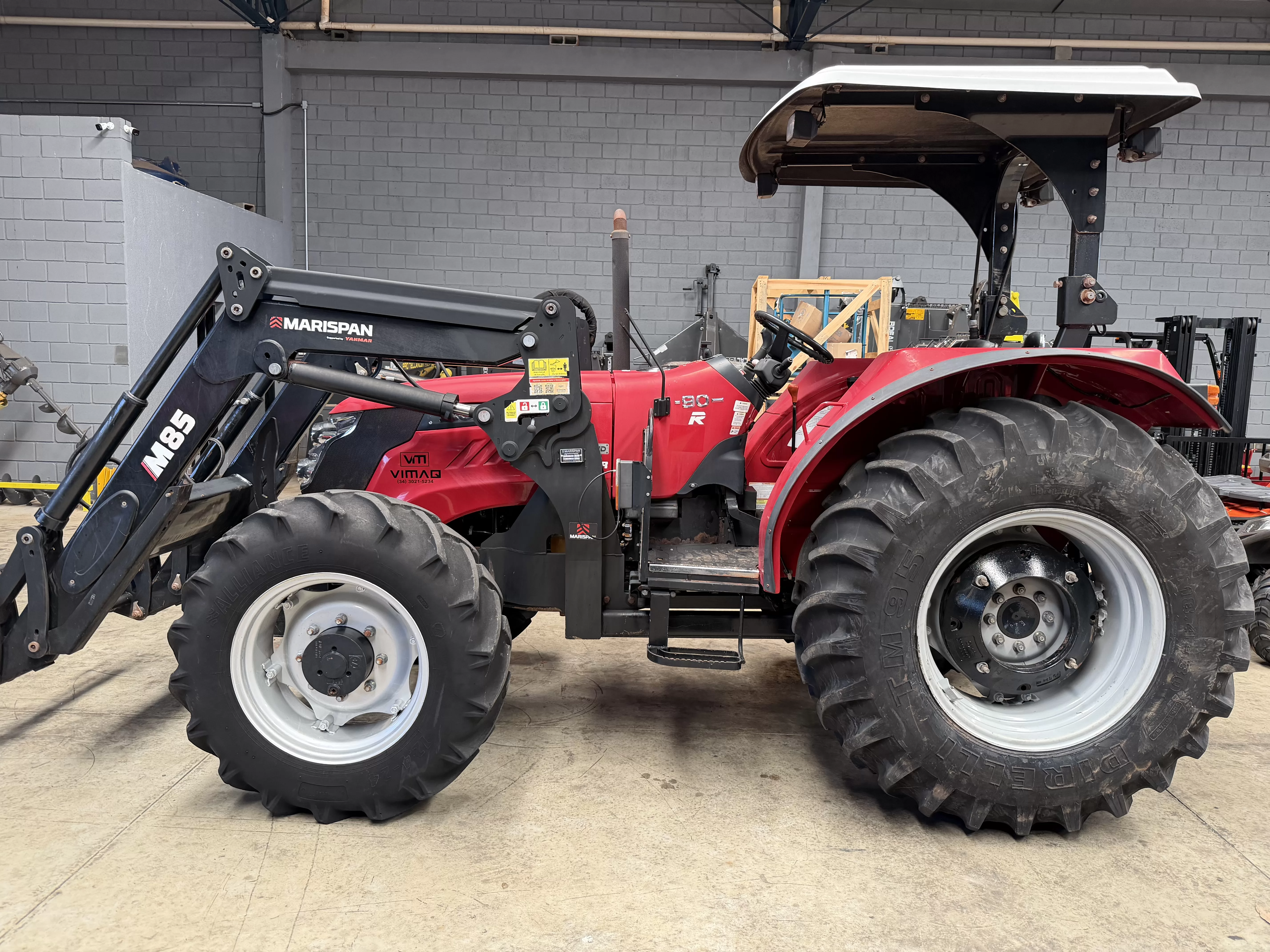 Yanmar Solis 90 4×4 Ano 2022 com redutor de velocidade e Reversor de marchas apenas 819 horas com conjunto de concha dianteira Marispan M85