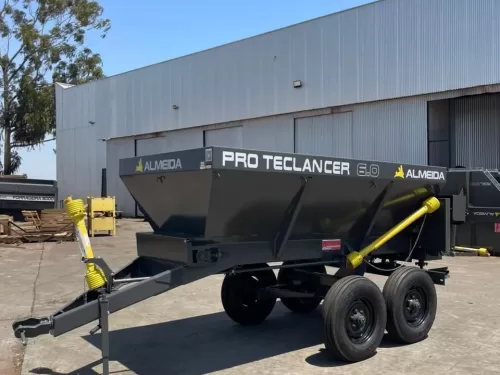 Distribuidor de Calcário-Fertilizantes e composto orgânico, Marca :Almeida Modelo: Pro Teclancer 6.0 com capacidade para 6.000 KG, -equipamento novo 