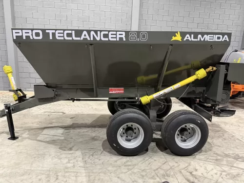 Distribuidor de Calcário, adubo, Fertilizantes e composto orgânico-Marca :Almeida/Pro Teclancer 8.0 para 8.000KG equipamento ( novo)