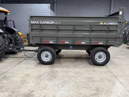 Carreta Metálica nova basculante hidráulica no comando do trator Marca: Almeida Modelo: MAX CARGOR 6.0 De 2 eixos/4 rodas capacidade 7.2 ton e 6 m cubicos