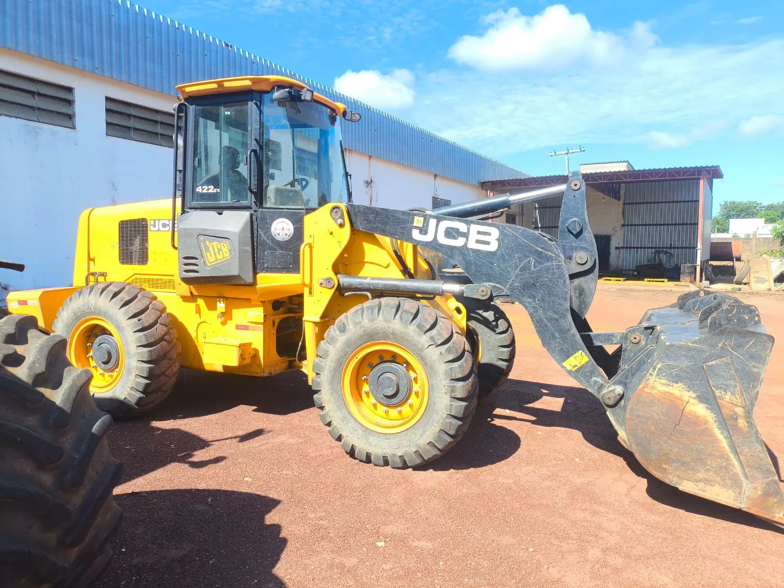 PÁ Carregadeira JCB Modelo: 422ZX Ano : 2023 Cabinada com ar condicionado e com apenas 1890 horas