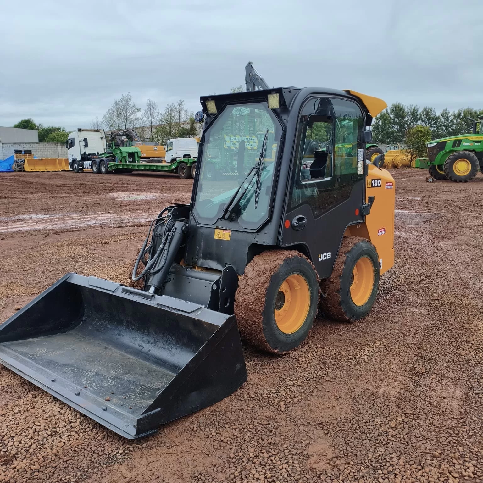 MiniCarregadeira/Bobcat Marca: JCB Modelo: 190 Ano 2020 Cabinada com ar condicionado 