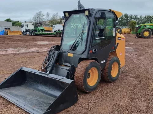 MiniCarregadeira/Bobcat Marca: JCB Modelo: 190 Ano 2020 Cabinada com ar condicionado 