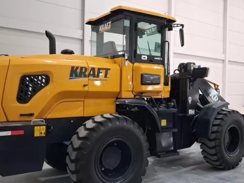 Pá Carregadeira (nova) Marca: KRAFT Modelo: K940 4x4 linha Premiun, Ano: 2026, Cabinada de fábrica com ar condicionado