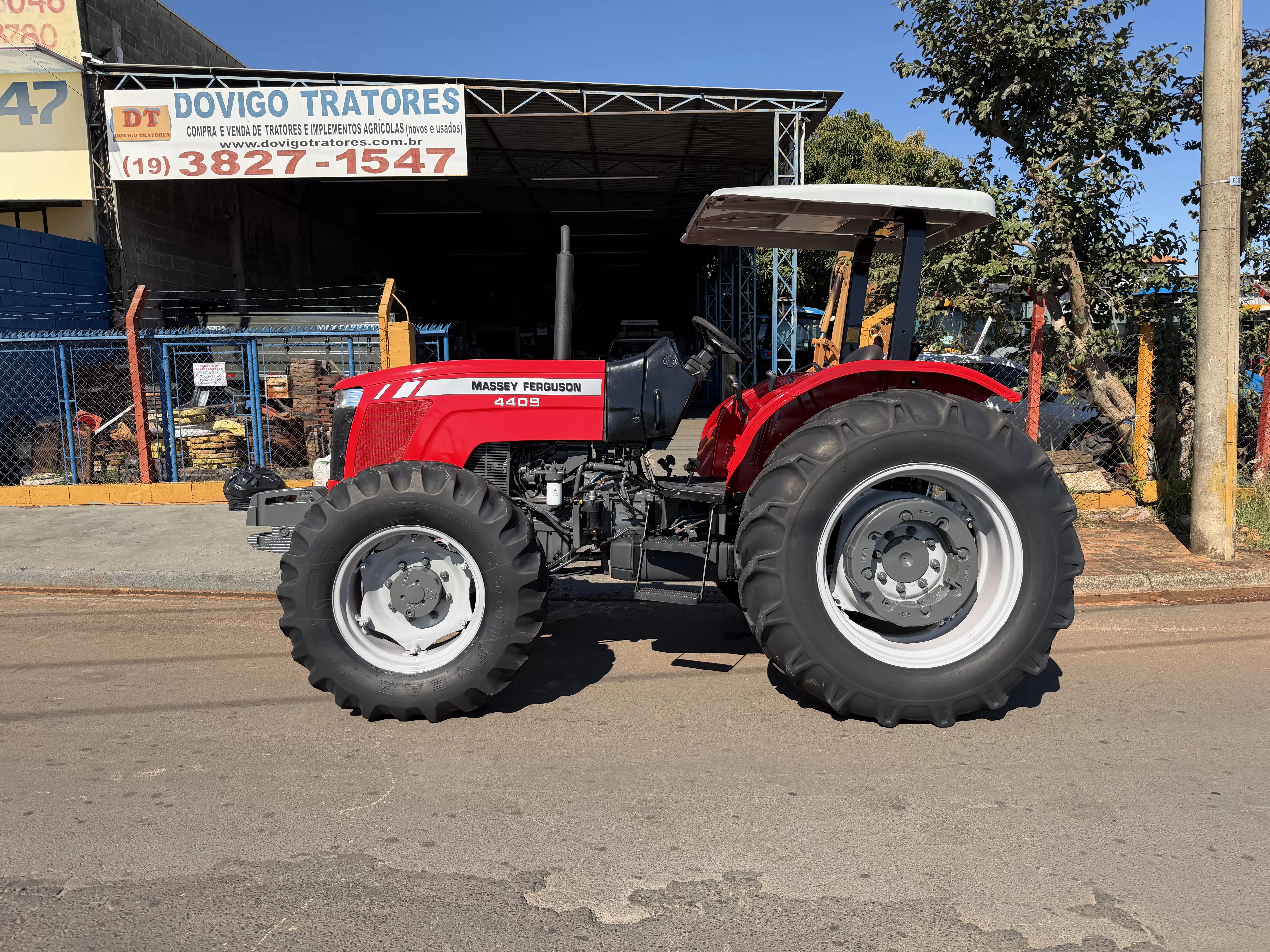 Massey Ferguson 4409 4x4 Ano: 2023 com redutor de velocidade e Reversor de marchas, (01).
