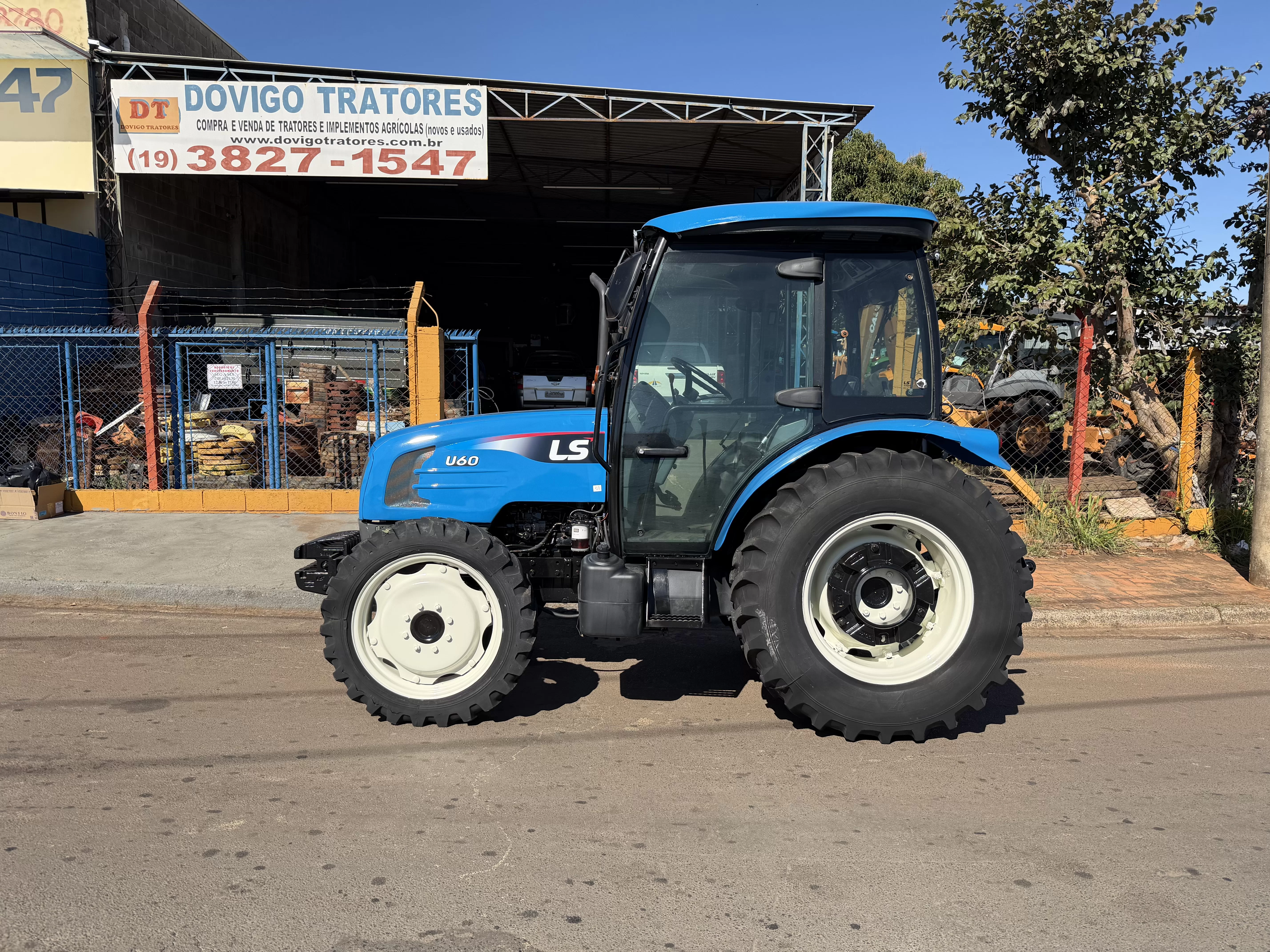 LS Tractor modelo: U60 4x4 Ano 2017, Cod (12), cabinado de fábrica com ar condicionado