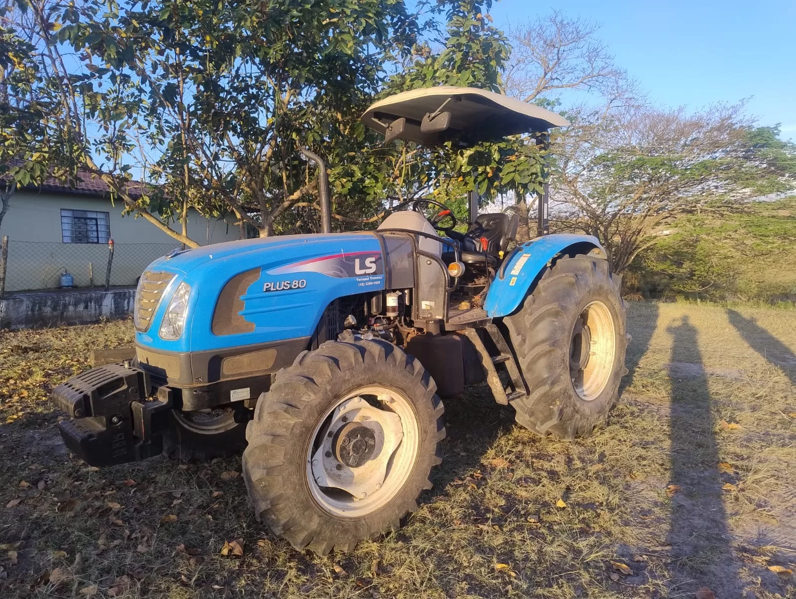LS Tractor modelo: Plus 80 Plataformado 4x4 Ano 2021/2022 com redutor de velocidade e Reversor de marchas.
