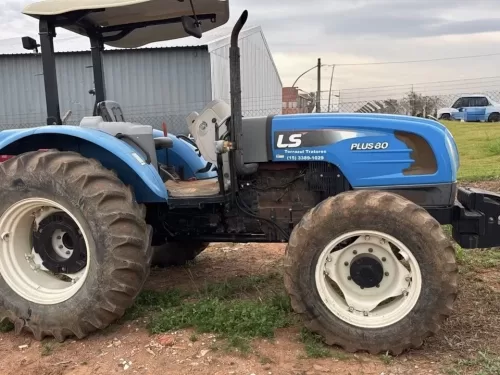 LS Tractor modelo: Plus 80 Plataformado 4x4 Ano 2022, com redutor de velocidade e Reversor de marchas.