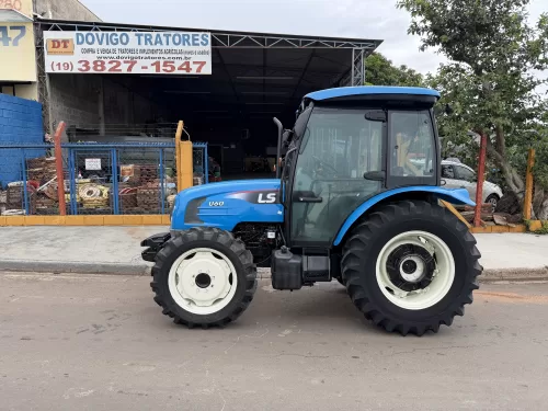 LS Tractor modelo: U60 4x4 Ano 2017, Cod (14), cabinado de fábrica com ar condicionado. 