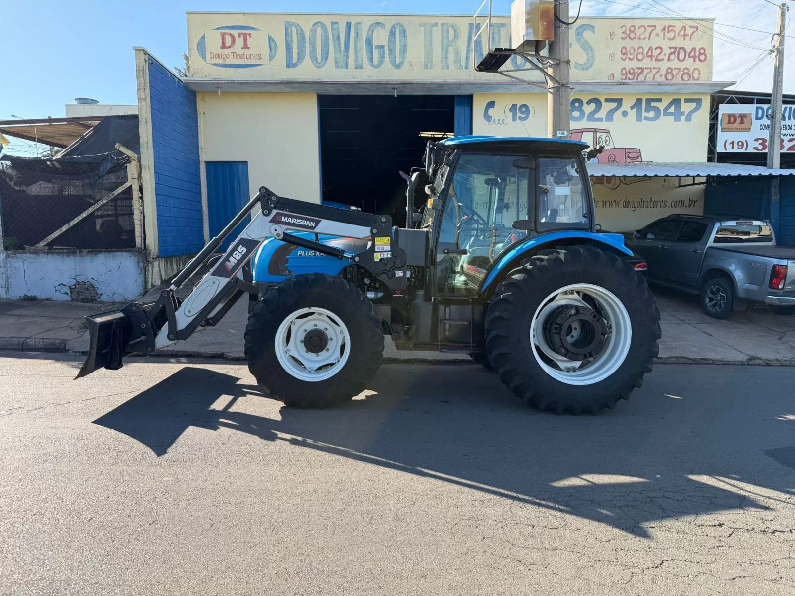 LS TRACTOR PLUS 100 4×4 ANO 2021 COM REDUTOR DE VELOCIDADE E REVERSOR EQUIPADO COM CONJUNTO DE LAMINA DIANTEIRA MARISPAN M85