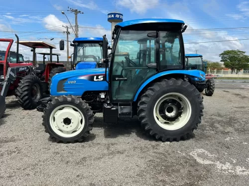 LS Tractor U60 Cabinado 4×4 Ano 2017 com Redutor de velocidade e Reversor Cod: 09