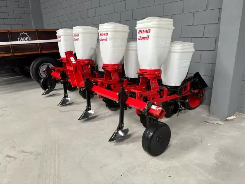 Plantadeira hidráulica nova Marca : Jumil Modelo: JM 2040 DE 4 linhas